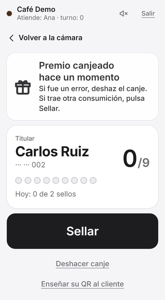 Escáner del camarero con la ficha del cliente y el botón de sellar